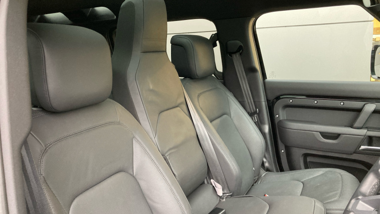 Land Rover Defender 3.0 D350 X-Dynamic HSE 110 5dr Auto [6 Seat] Diesel Estate